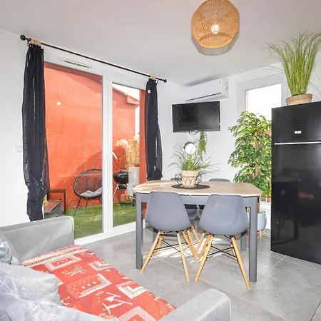 Nice In With Outdoor Swimming Pool, Wifi And Heated Swimming Pool Lecci