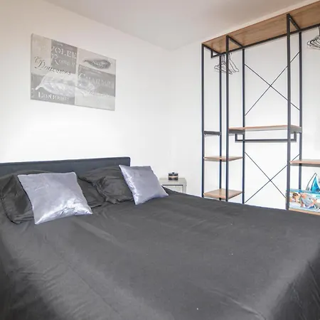 Nice In With Outdoor Swimming Pool, Wifi And Heated Swimming Pool Lejlighed